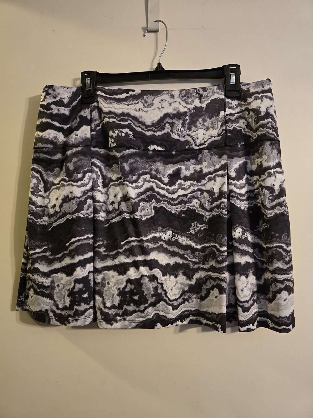 Reel Legends Black and White Marble-Print Active Skirt